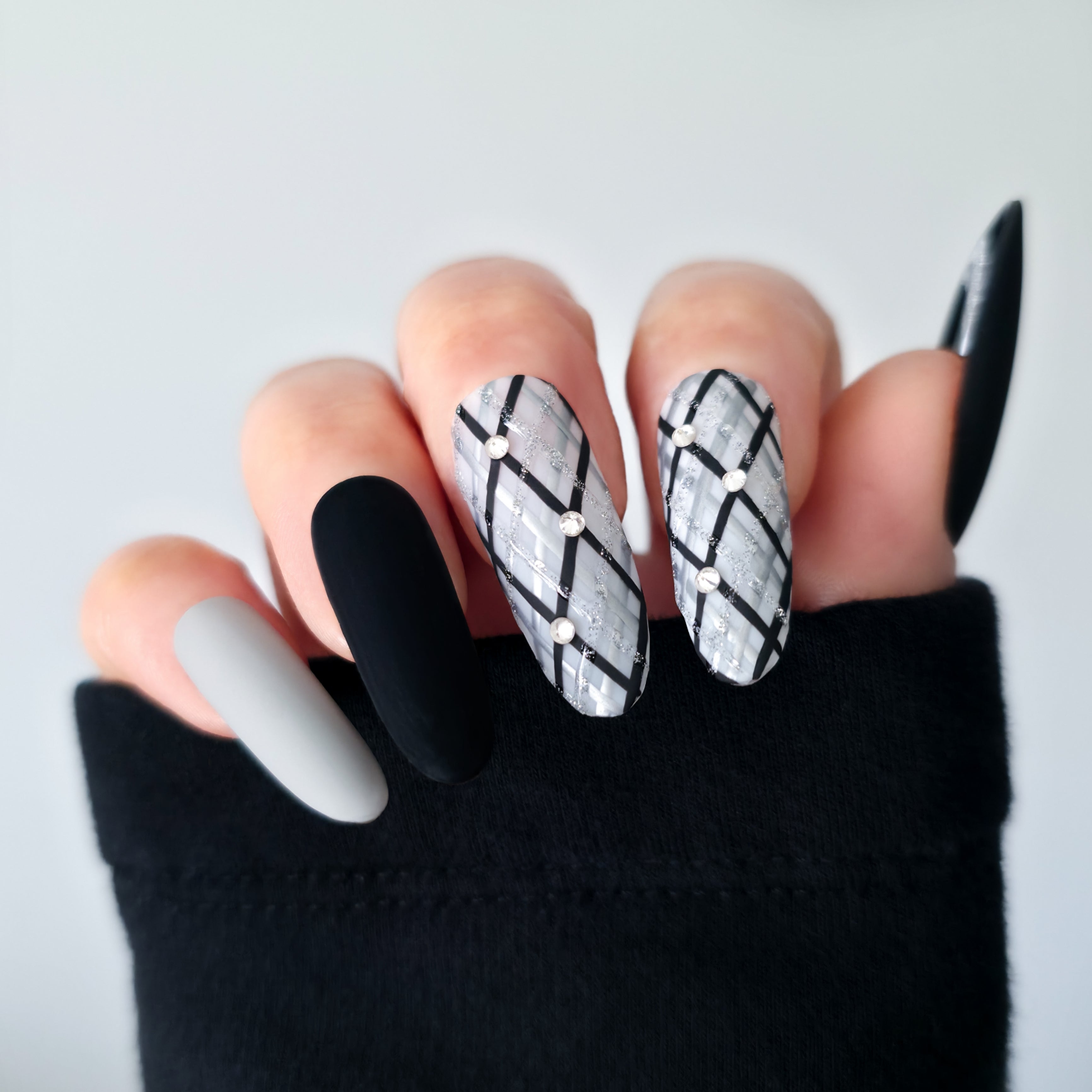 Diamond District Argyle Black Custom Press On Nail Set