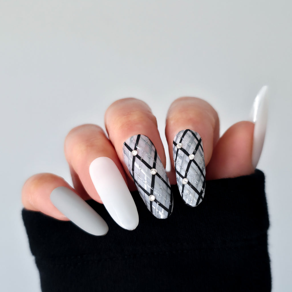 Diamond District Argyle White Custom Press On Nail Set