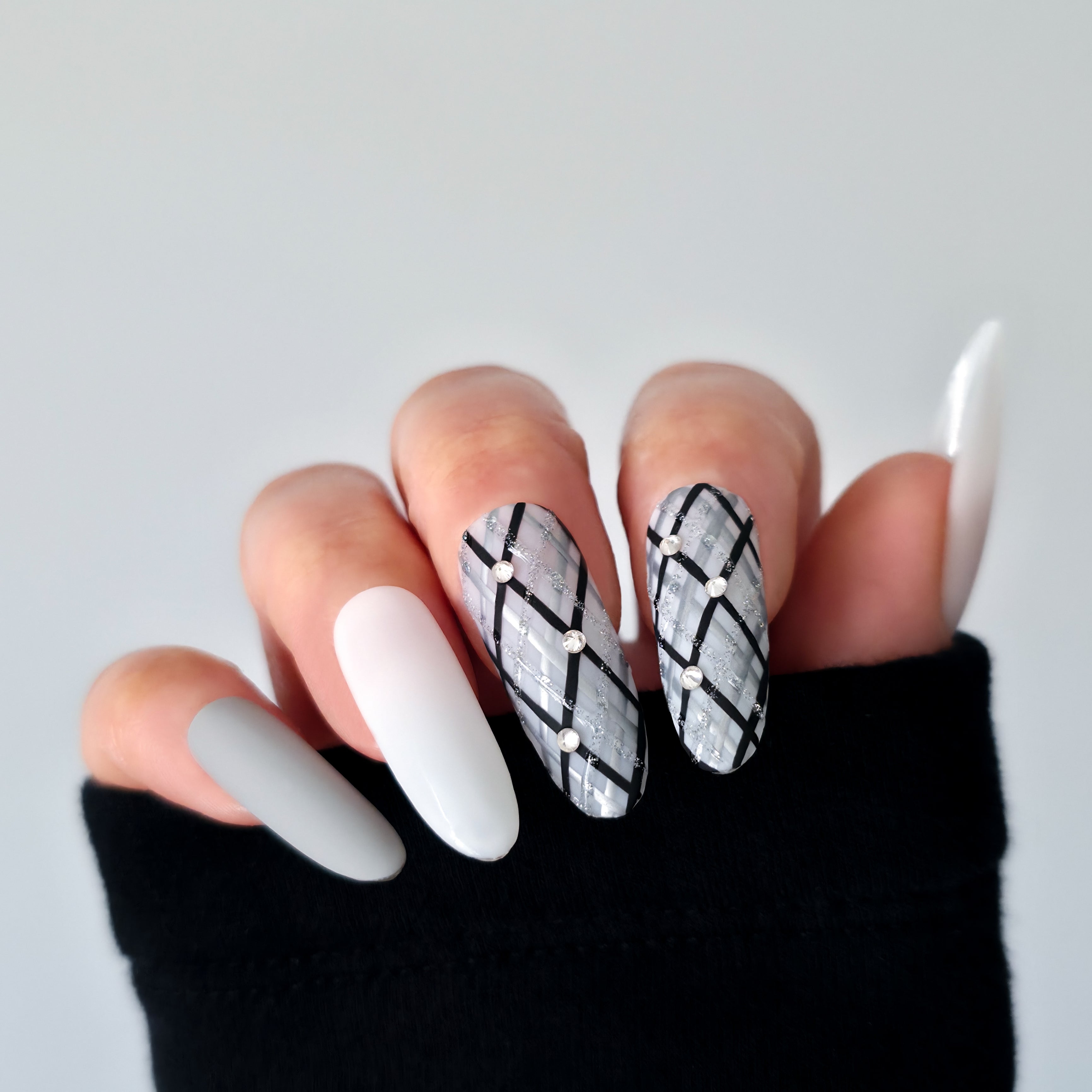 Diamond District Argyle White Custom Press On Nail Set
