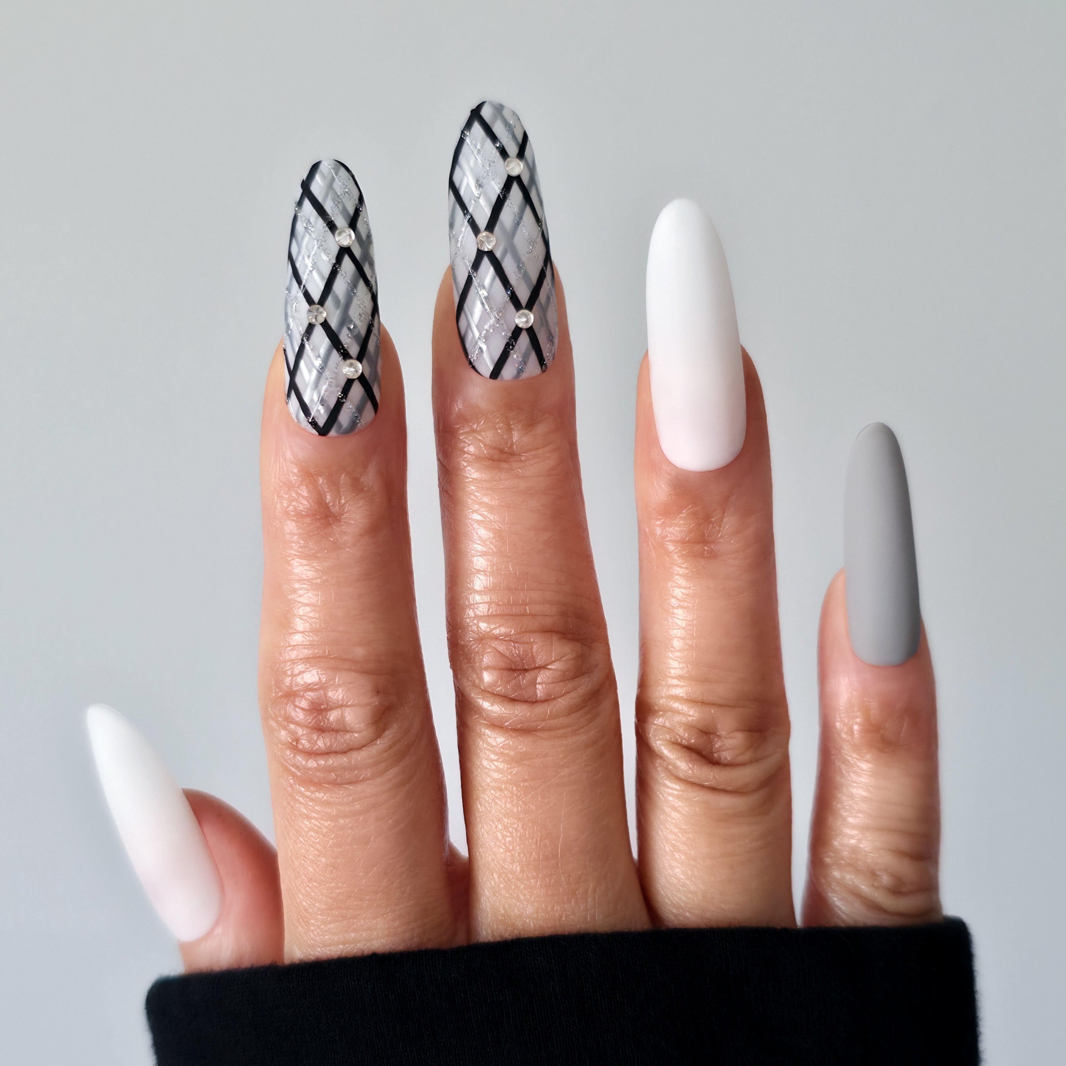 Diamond District Argyle White Custom Press On Nail Set