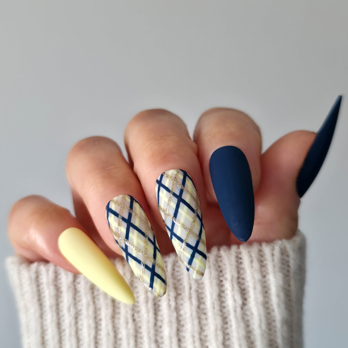Blueberry & Buttercream Argyle Custom Press-On Nail Set