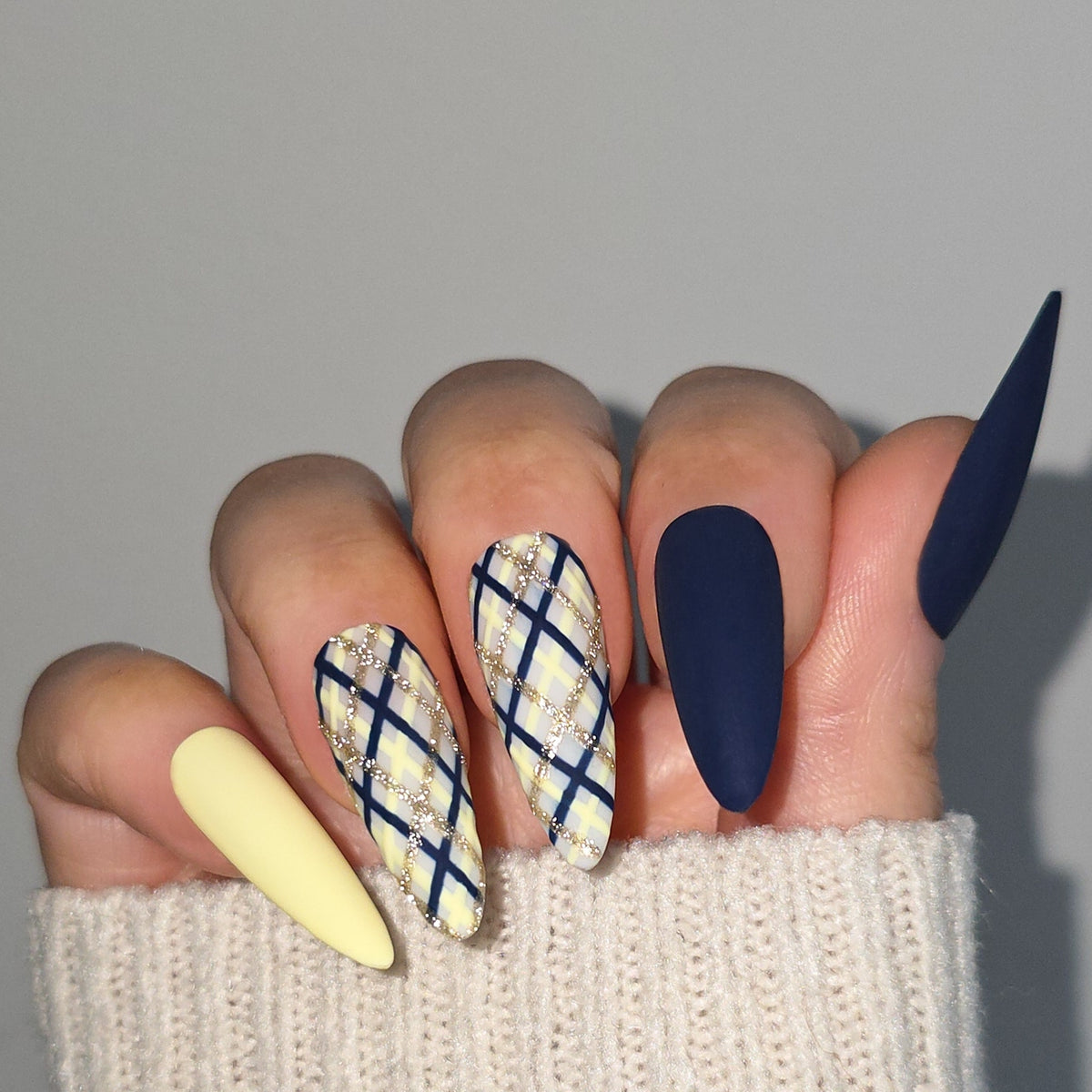 Blueberry & Buttercream Argyle Custom Press-On Nail Set