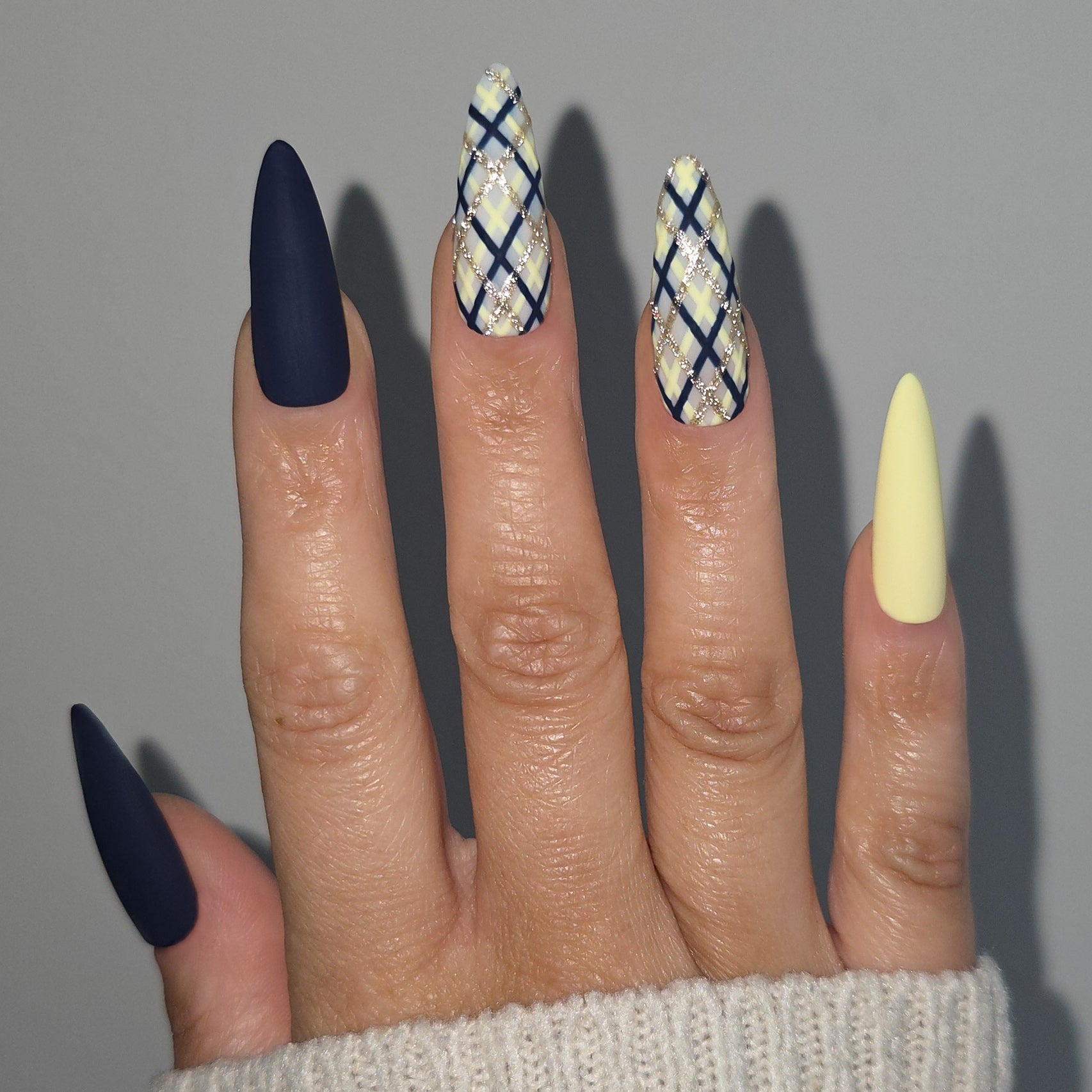 Blueberry & Buttercream Argyle Custom Press-On Nail Set